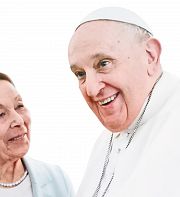 Quand le pape Franois mdite avec la rescape Edith Bruck