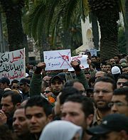 De la démocrature en Tunisie : entretien avec Hatem Nafti