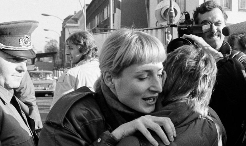 Huit femmes, d'Est en Ouest, depuis la chute du Mur